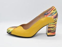 Pantofi galbeni cu model abstract in dungi