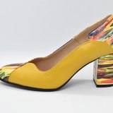 Pantofi galbeni cu model abstract in dungi
